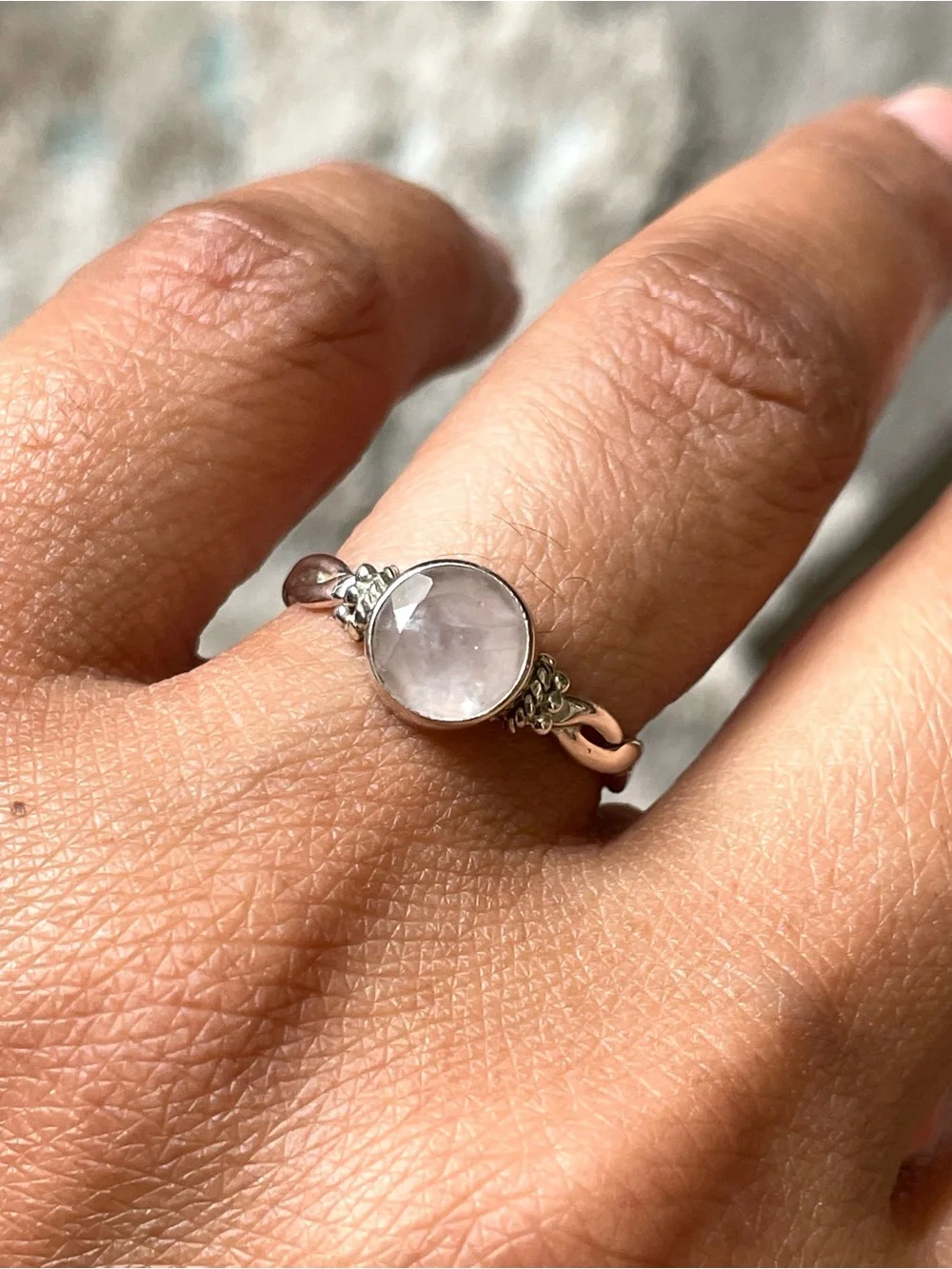 Beautiful 925 Sterling silver natural rose quartz ring US: 7